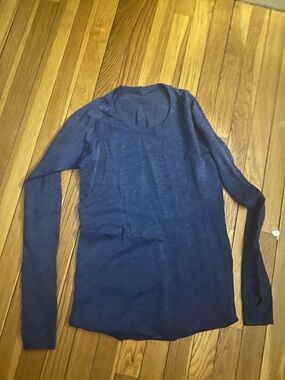 Women’s Navy Lululemon long sleeve top